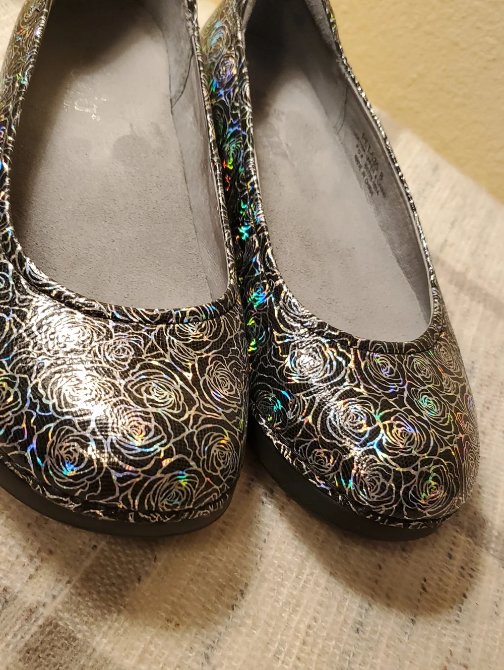 Alegria Women's Holographic Rose Ballet Flats - Black Sz 8